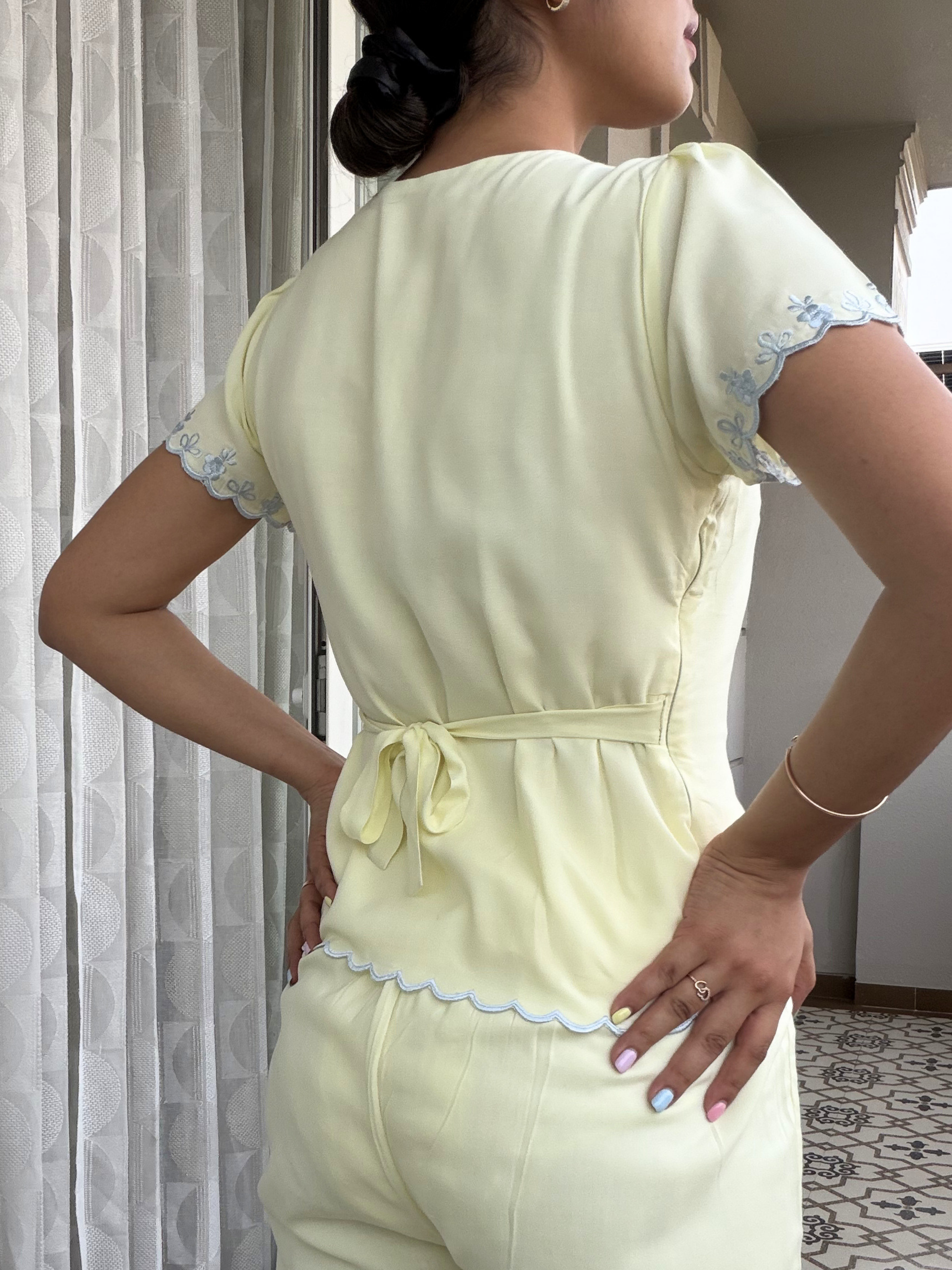 Kenny Top in butter yellow