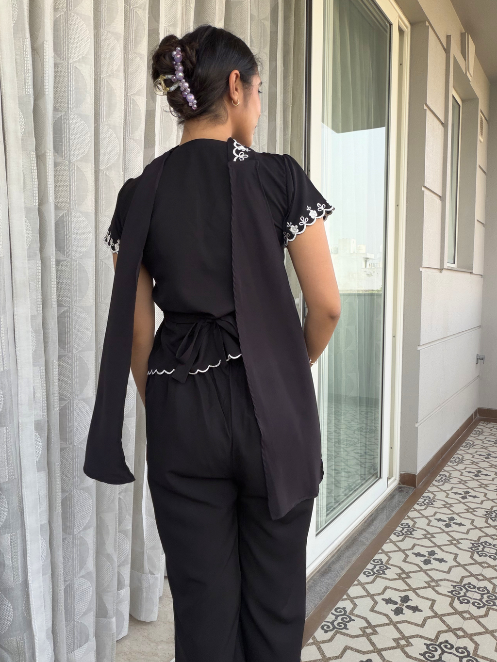 Kenny top with scarf in Black