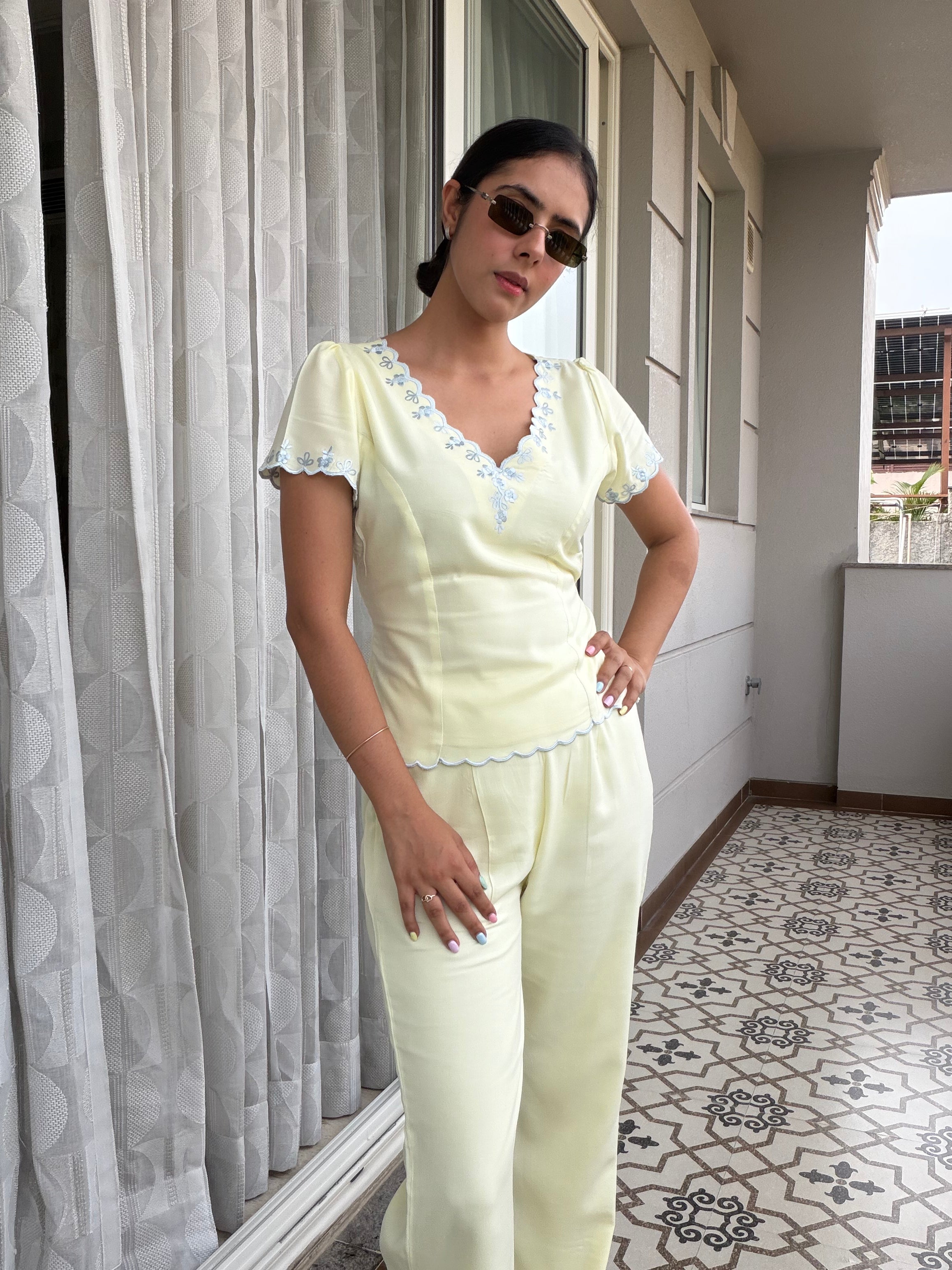 Kenny Top in butter yellow